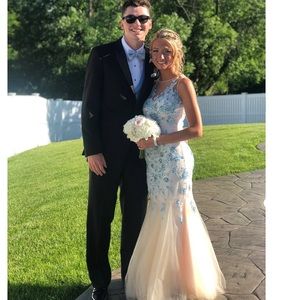 Beautiful Cream and Blue Prom Dress. XS (00-0)